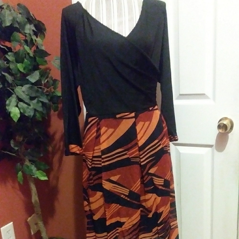 **CLOSING SHOP** Beautiful classic dress
